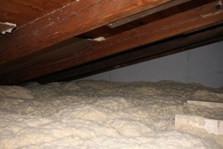 Innblåst celluloseisolasjon på loft